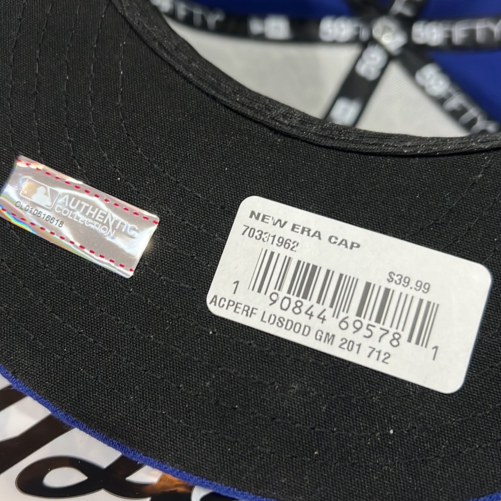 Fitted cap - Picture 6 of 7